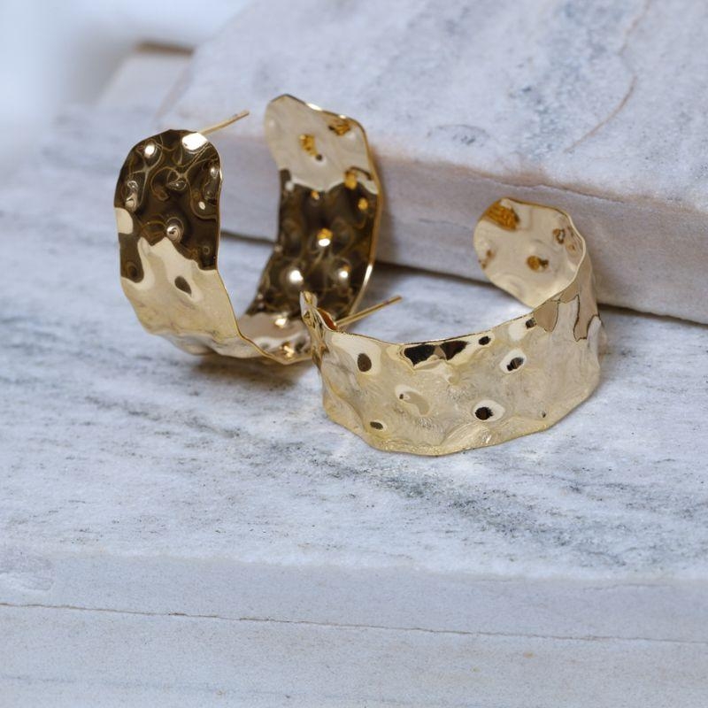 BRINCO ARGOLA MARTELADA BANHO OURO 18K