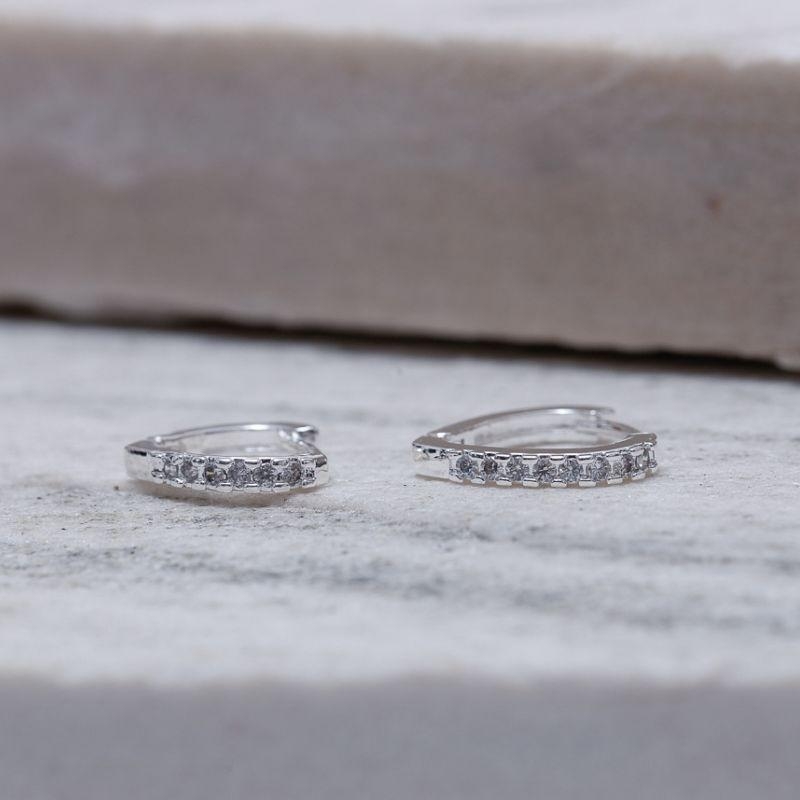 BRINCO ARGOLA G CORAÇÃO CRAVEJADO BANHO PRATA