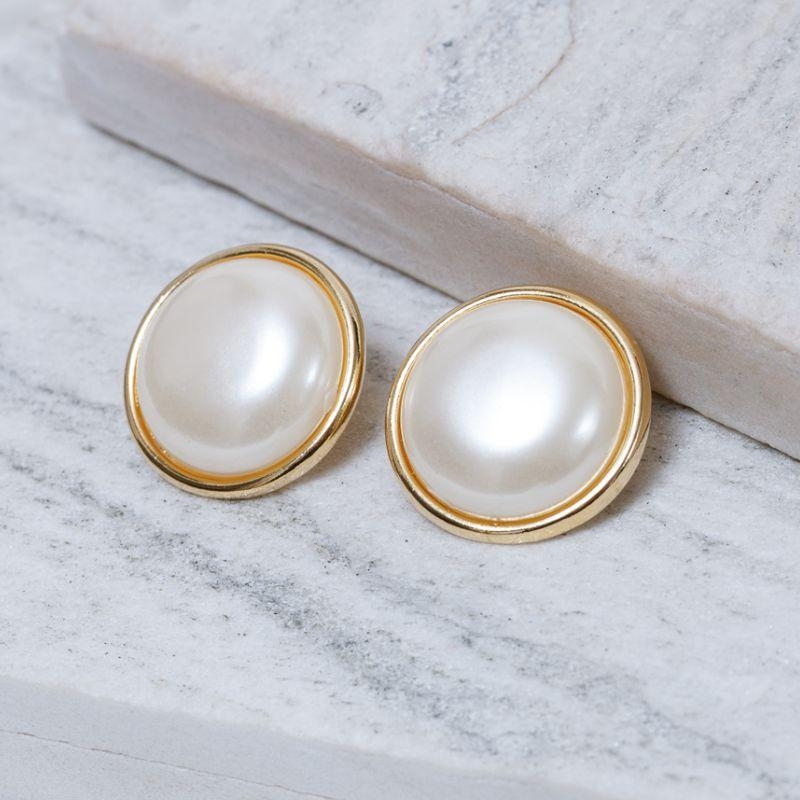 BRINCO FLOR DE BEGÓNIA COM PÉROLA BANHO OURO 18K