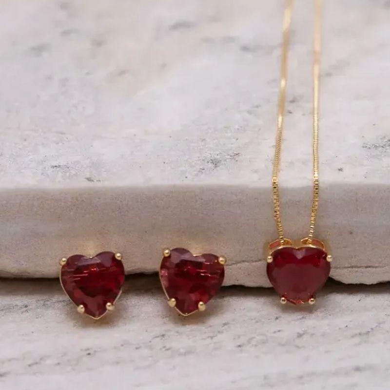 CONJUNTO CORAÇÃO PONTO DE LUZ VERMELHO RUBI BANHO OURO 18K