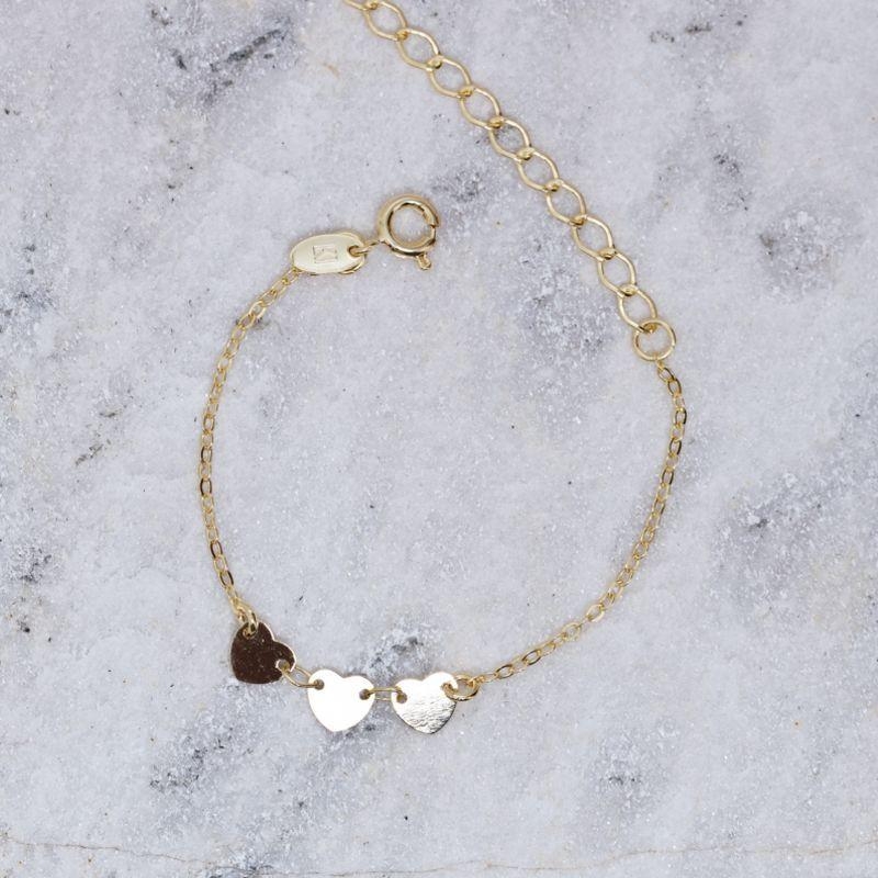 PULSEIRA INFANTIL TRÊS CORAÇÕES BANHO OURO 18K