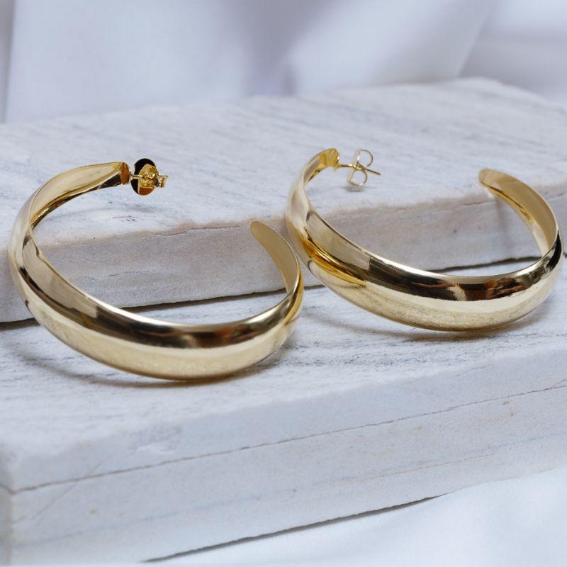 BRINCO ARGOLA ABAULADA LISA BANHO OURO 18K