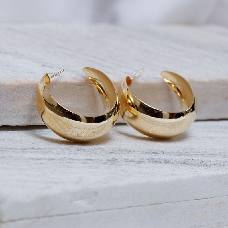 BRINCO ARGOLA ABAULADA LISA GROSSA BANHO OURO 18K