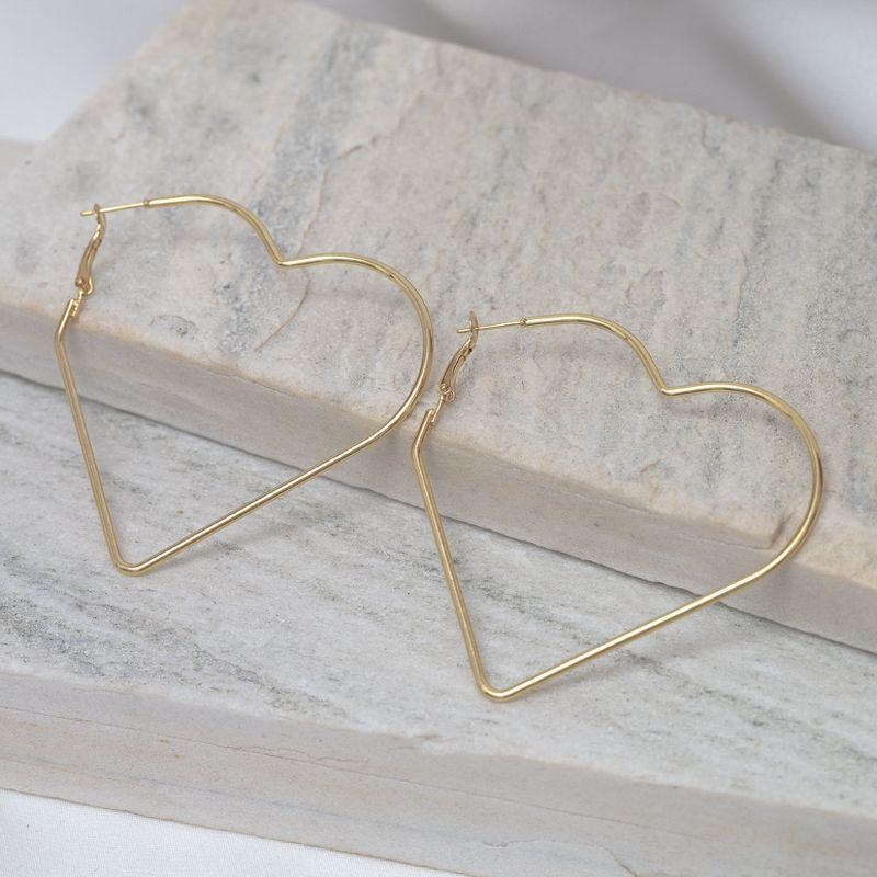 BRINCO ARGOLA M CORAÇÃO BORDA FINA BANHO OURO 18K