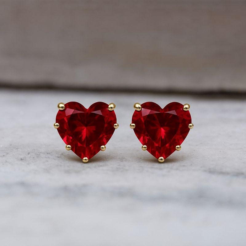 BRINCO PONTO DE LUZ VERMELHO EM CORAÇÃO BANHO OURO 18K