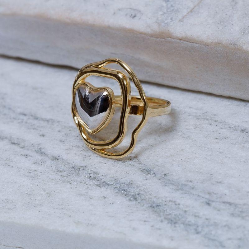 ANEL ORGÂNICO COM CORAÇÃO RÓDIO BRANCO BANHO OURO 18K