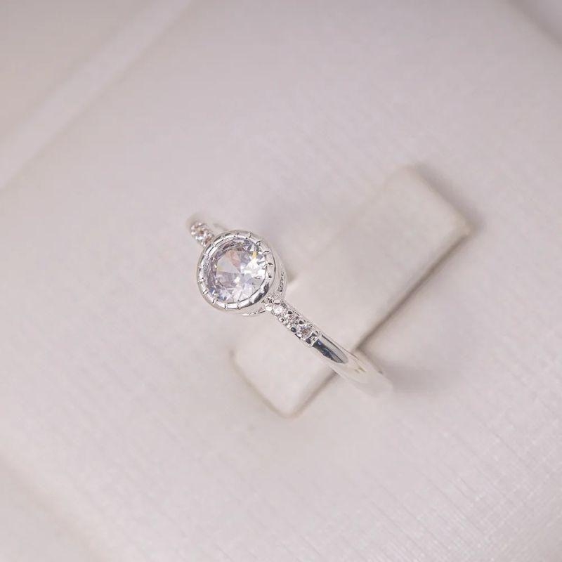 ANEL SOLITÁRO COM CRISTAL BANHO PRATA