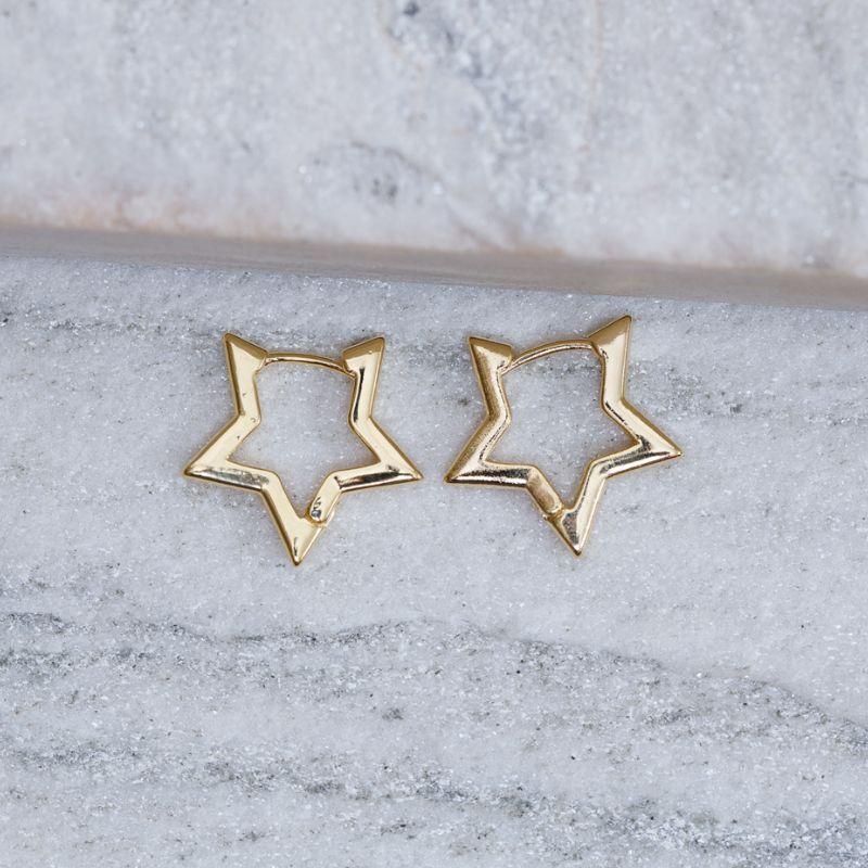 BRINCO ARGOLA ESTRELA LISA BANHO OURO 18K