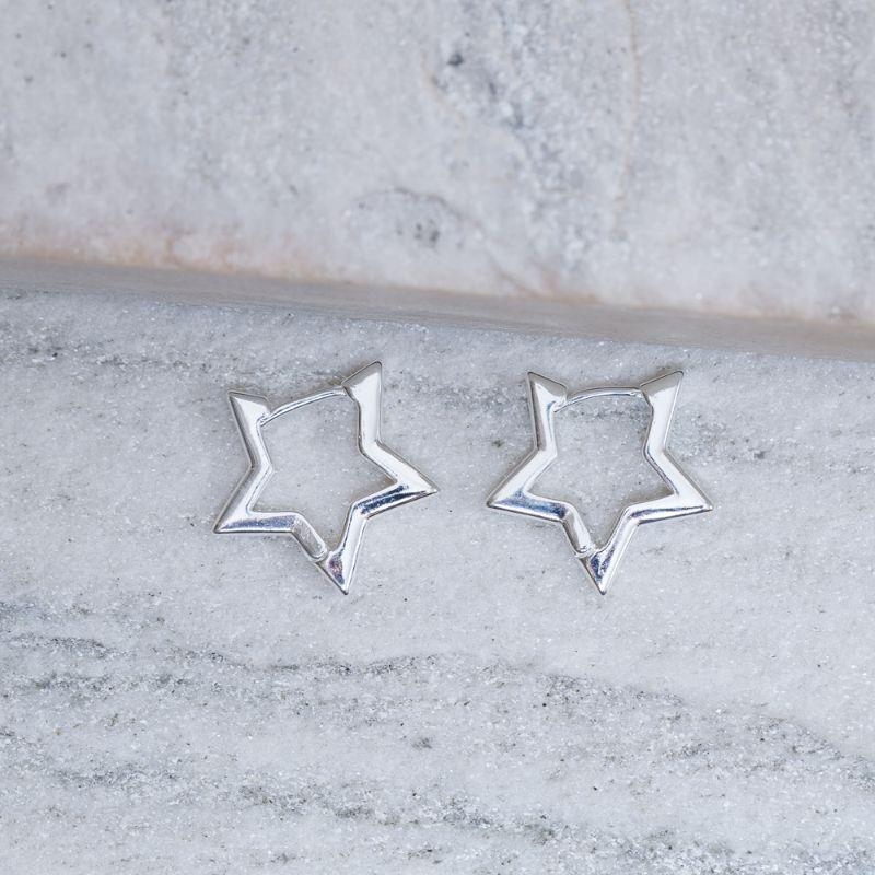 BRINCO ARGOLA ESTRELA LISA BANHO PRATA