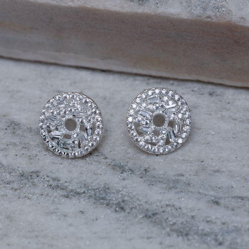 BRINCO DONUT COM ZIRCÔNIAS CRISTAIS BANHO PRATA