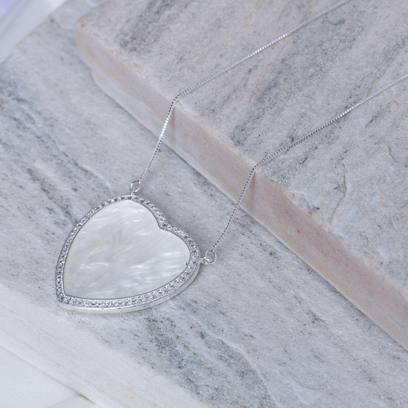 COLAR CORAÇÃO MADRE PÉROLA COM ZIRCÔNIAS BANHO PRATA