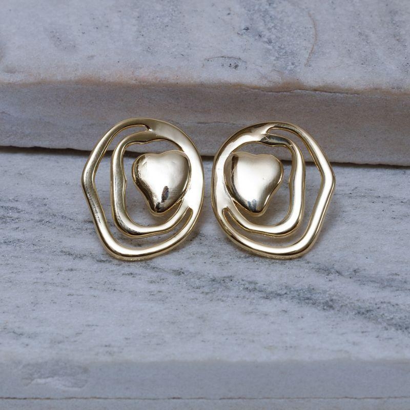 BRINCO ORGÂNICO COM CORAÇÃO BANHO OURO 18K