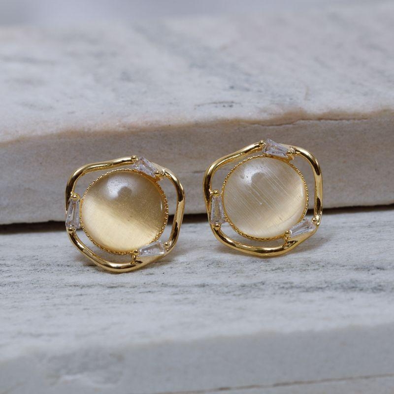 BRINCO ORGÂNICO COM PEDRA ÂMBAR BANHO OURO 18K