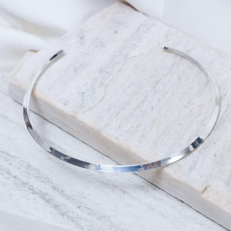 COLAR ARO ACHATADO LISO M BANHO PRATA