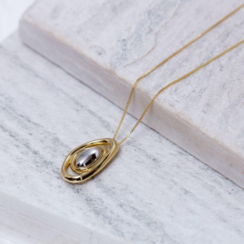 COLAR ORGÂNICO COM RÓDIO BRANCO E BANHO OURO 18K