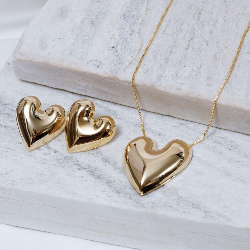CONJUNTO CORAÇÃO GRANDE ABAULADO LISO BANHO OURO 18K