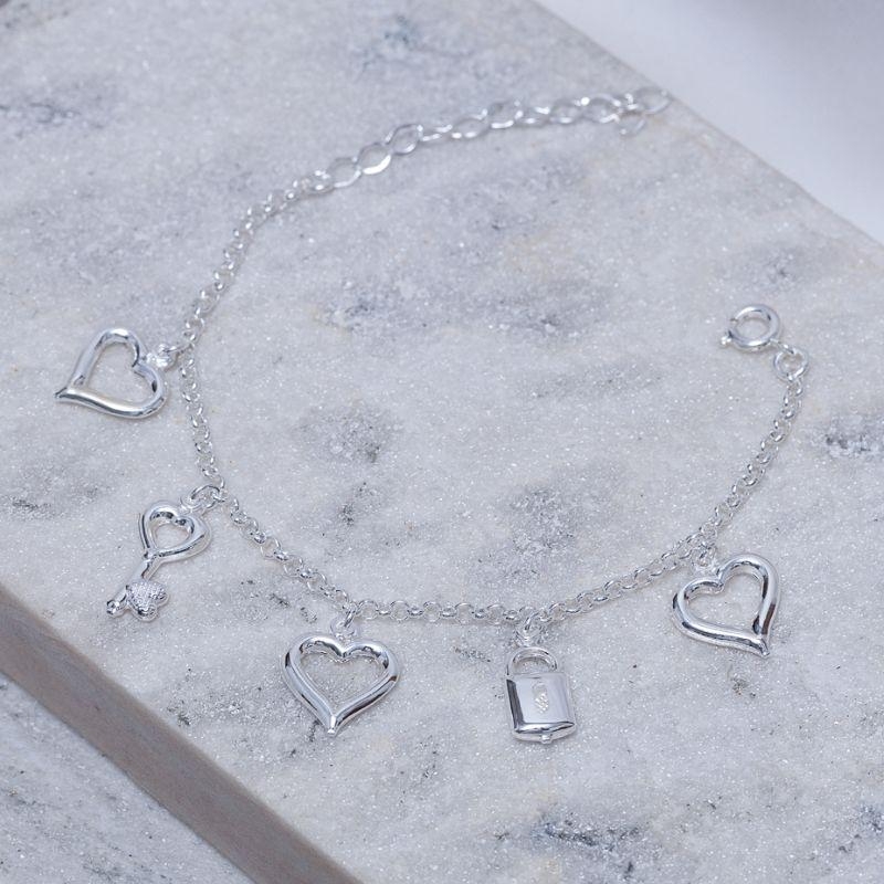 PULSEIRA COM PINGENTE CORAÇÃO CHAVE CADEADO BANHO PRATA