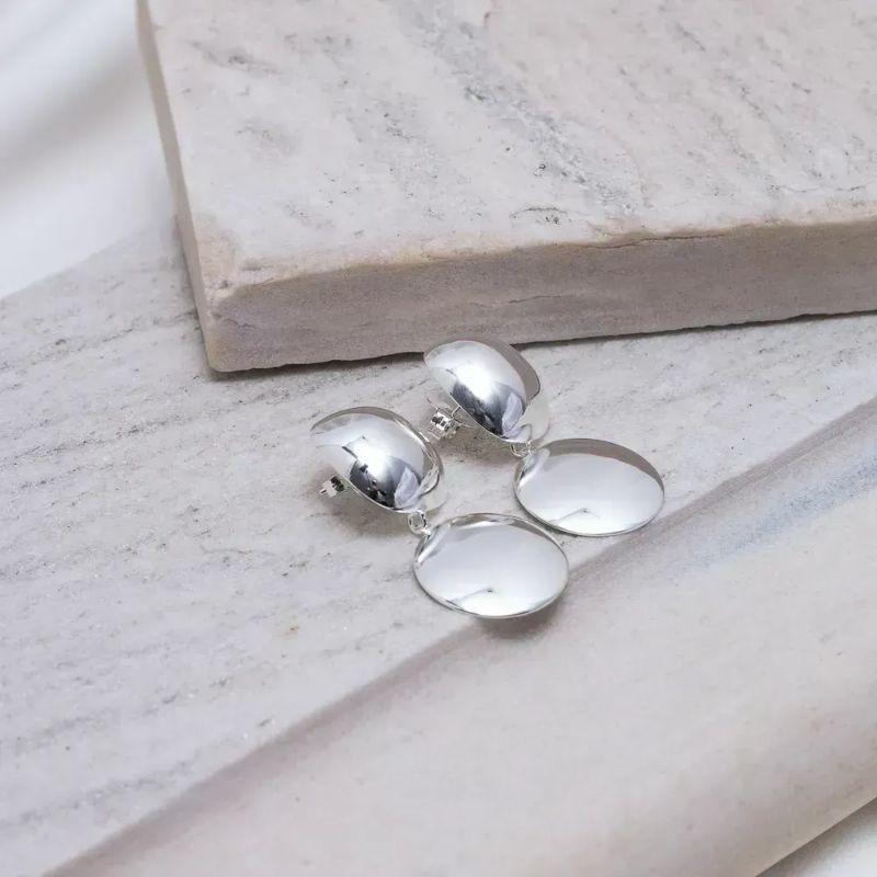 BRINCO AILA ARTICULADO LISO M BANHO PRATA