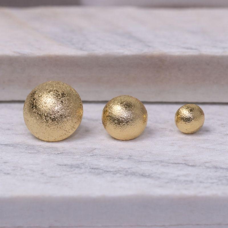 BRINCO MEIA BOLA FOSCA TRIO P BANHO OURO 18K