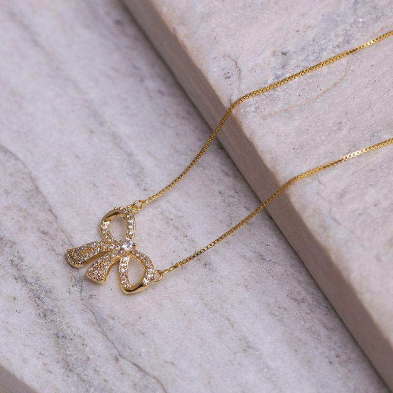 COLAR LAÇO M COM ZIRCÔNIAS CRISTAIS BANHO OURO 18K