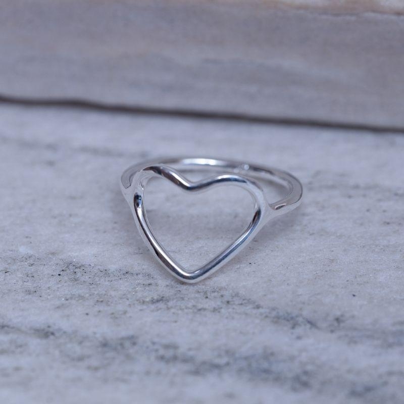 ANEL CORAÇÃO FINO LISO BANHO PRATA