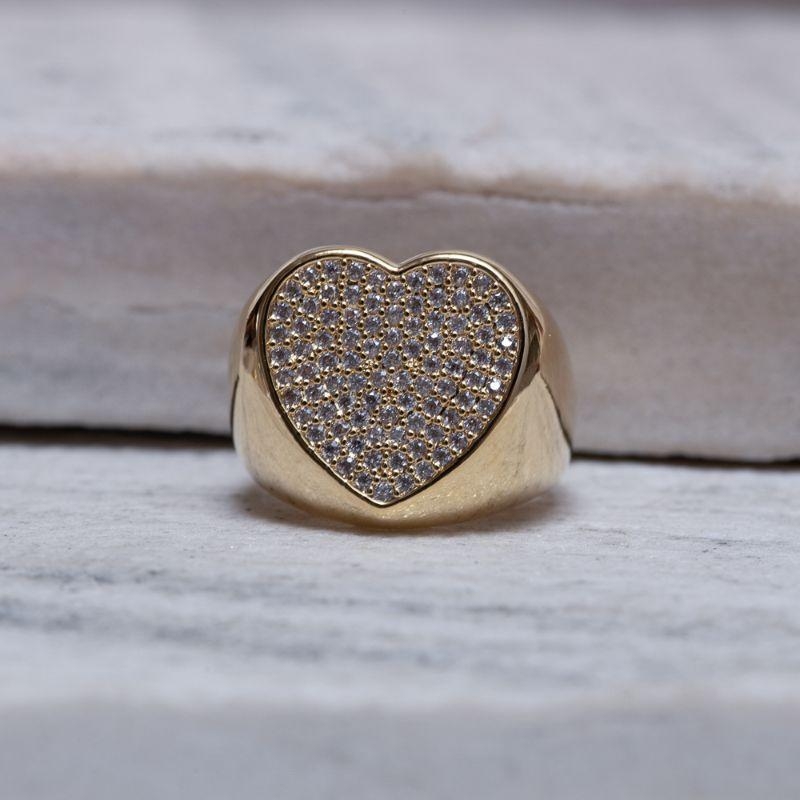 ANEL GRANDE CORAÇÃO CRAVEJADO CRISTAL BANHO OURO 18K