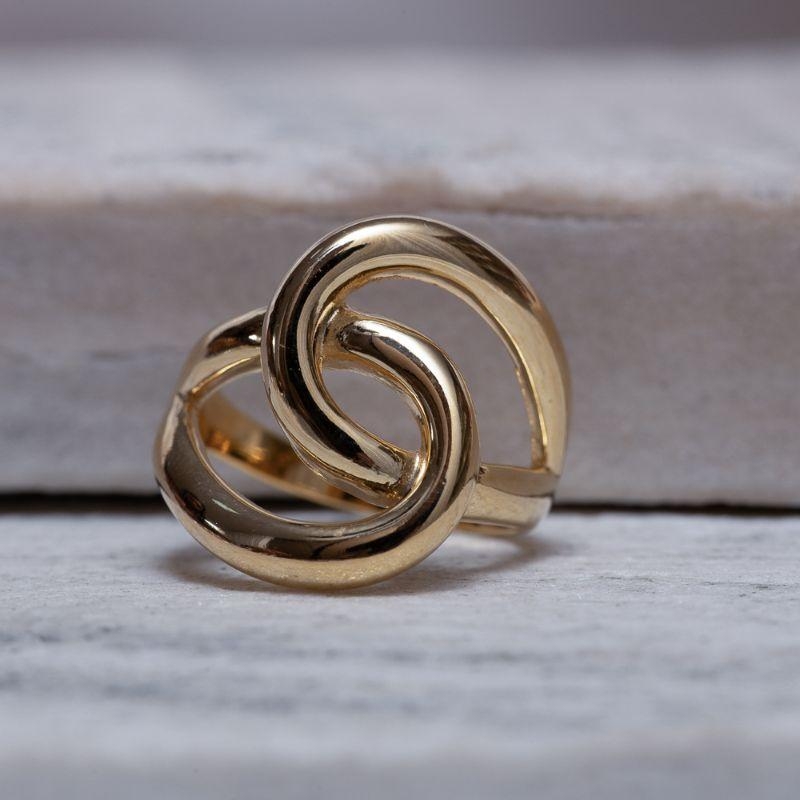 ANEL ORGÂNICO LISO TORCIDO BANHO OURO 18K