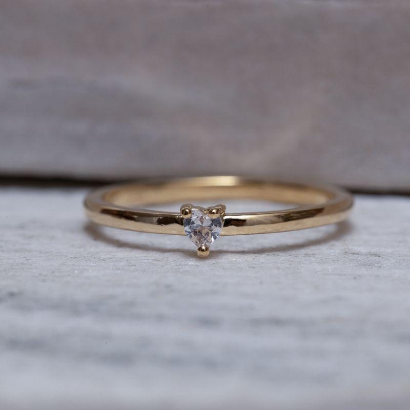 ANEL SOLITÁRIO CORAÇÃO CRISTAL BANHO OURO 18K