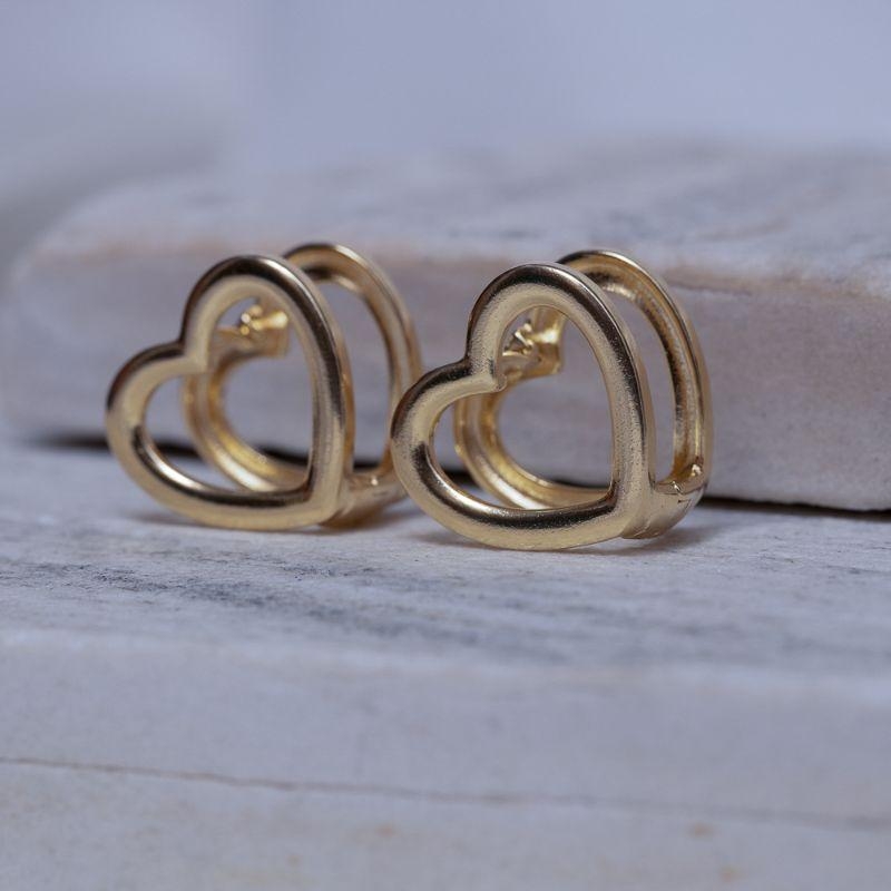 BRINCO ARGOLA CORAÇÃO G DUPLO VAZADO BANHO OURO 18K