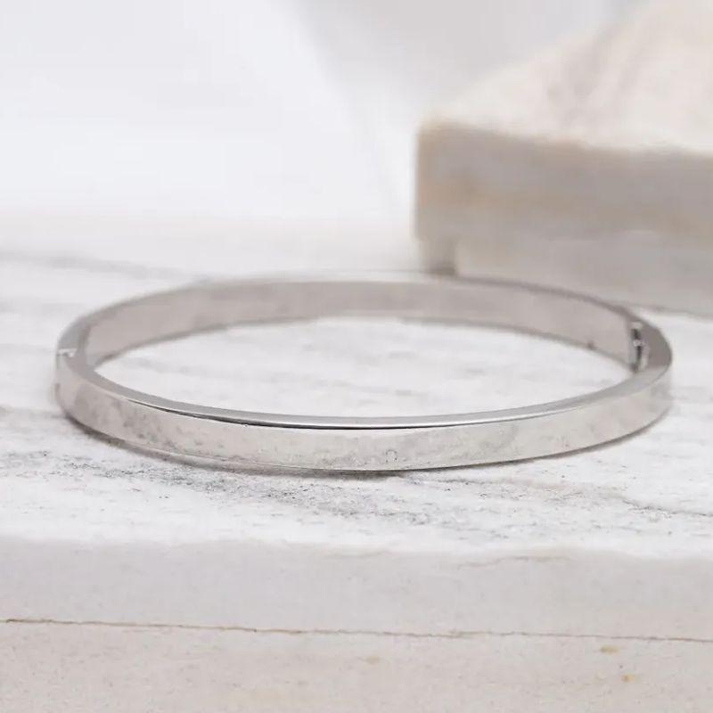 BRACELETE MINIMALISTA LISO BANHO RÓDIO BRANCO