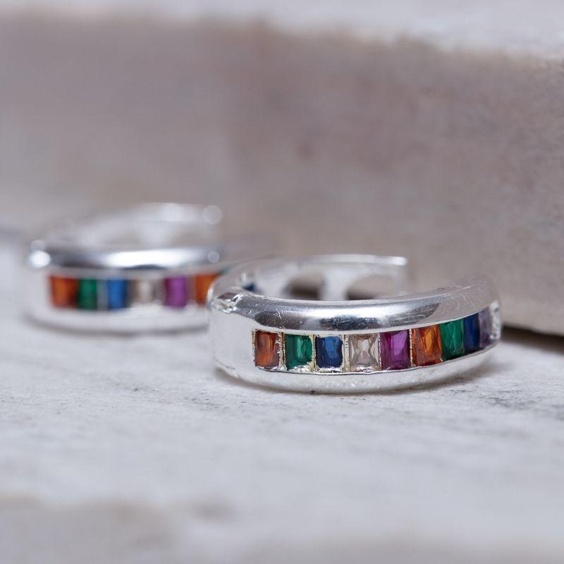 BRINCO ARGOLA COM ZIRCÔNIAS NAVETE COLORIDAS BANHO PRATA