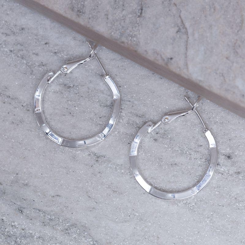 BRINCO ARGOLA ONDULADA GROSSA BANHO PRATA