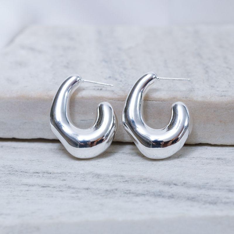 BRINCO ARGOLA PEAR ORGÂNICA BANHO PRATA