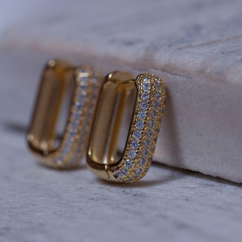 BRINCO ARGOLA RETANGULAR CRAVEJADA BANHO OURO 18K