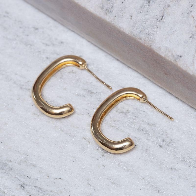 BRINCO ARGOLA TIPO C LISA BANHO OURO 18K