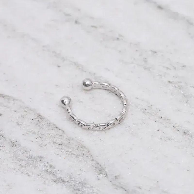 BRINCO FAKE ARGOLA TRABALHADA P BANHO RÓDIO BRANCO