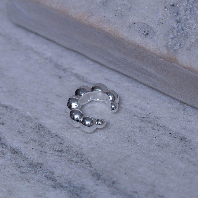 BRINCO FAKE BOLINHAS BANHO PRATA