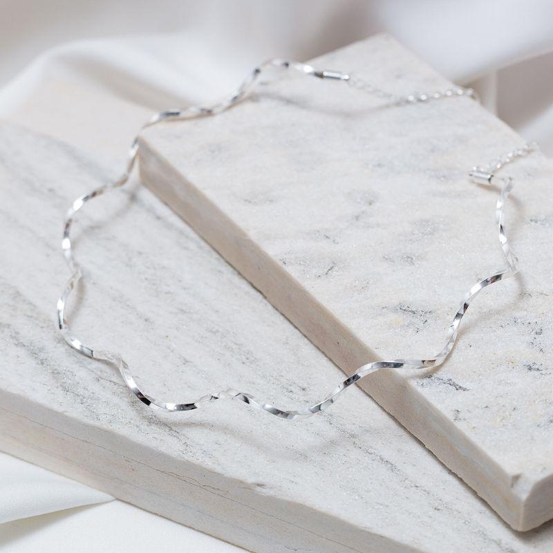 COLAR ARO ONDULADO TORCIDO BANHO PRATA