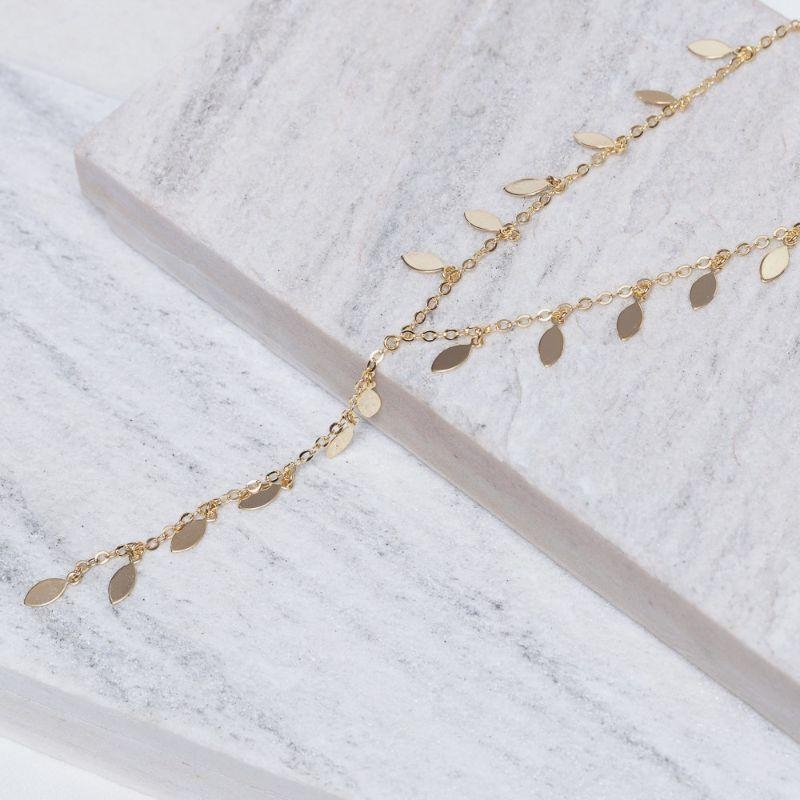 COLAR PÊNDULO COM FOLHAS LISAS BANHO OURO 18K