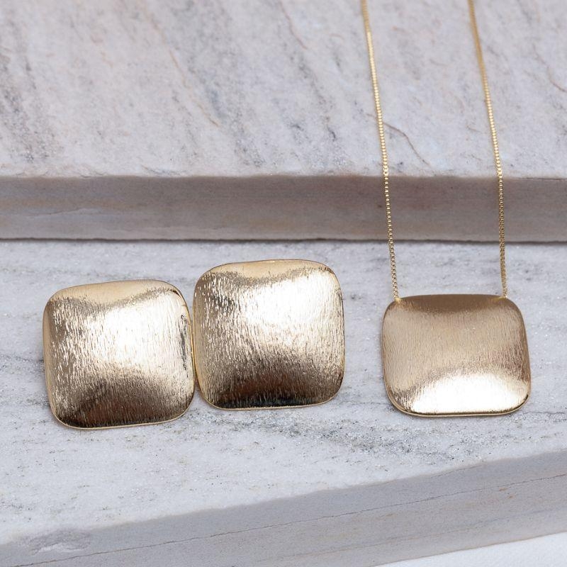 CONJUNTO LONGO QUADRADO RISCADO BANHO OURO 18K