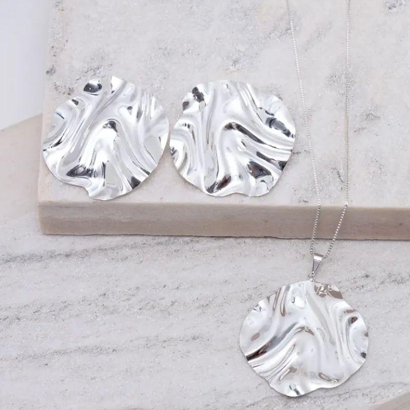 CONJUNTO ORGÂNICO ESFERA GRANDE AMASSADA BANHO PRATA