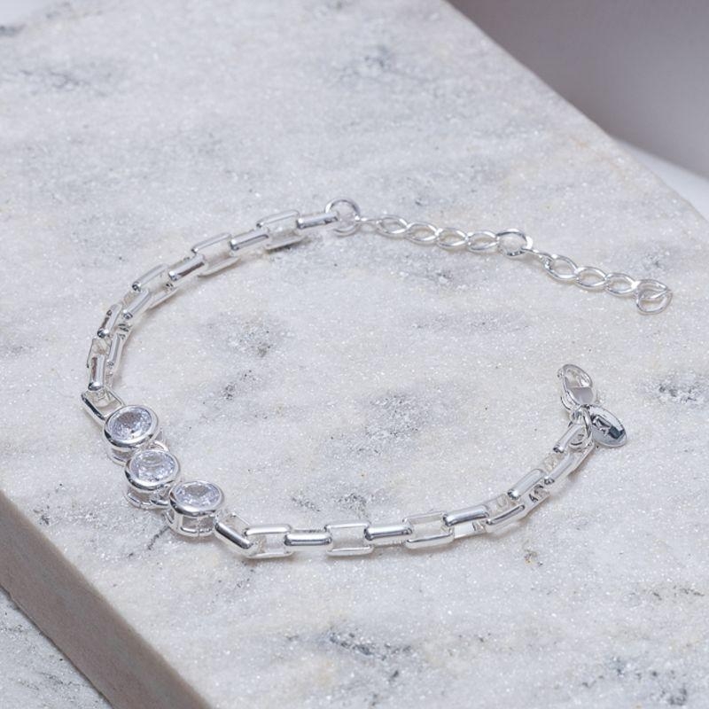 PULSEIRA ELOS CARTIER COM PEDRAS REDONDAS BANHO PRATA