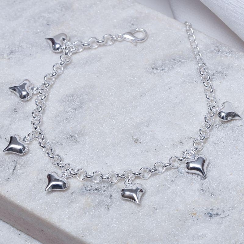 PULSEIRA ELO PORTUGUÊS COM PINGENTES CORAÇÃO BANHO PRATA