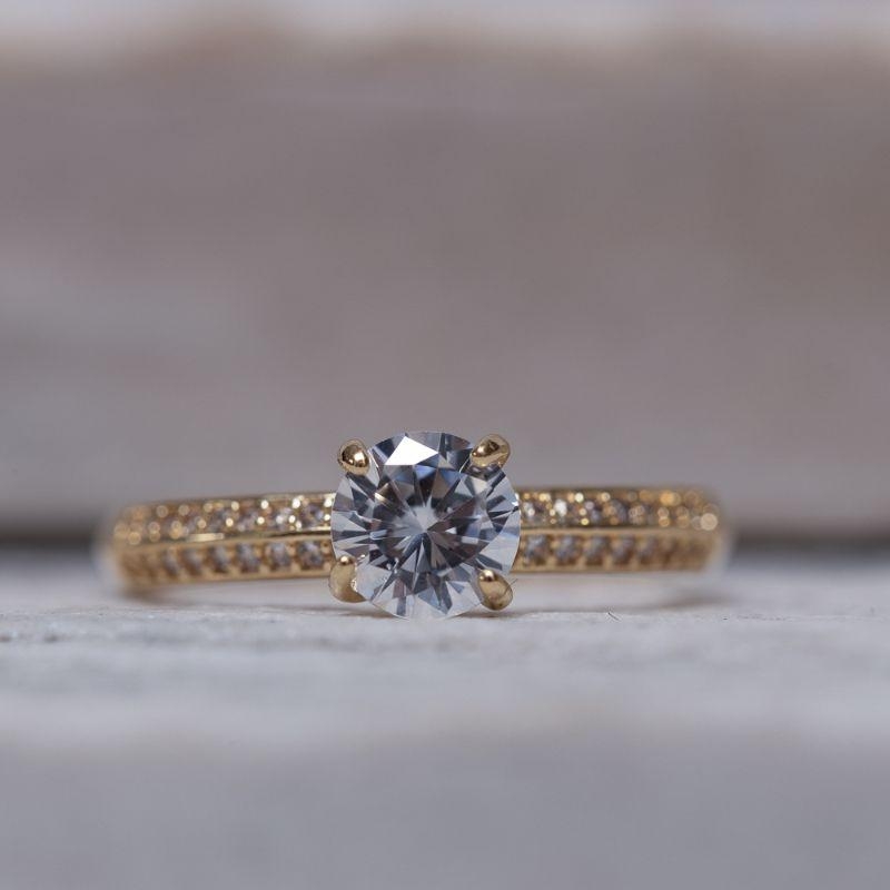 ANEL SOLITÁRIO CRISTAL CRAVEJADO BANHO OURO 18K