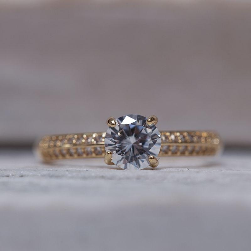 ANEL SOLITÁRIO CRISTAL CRAVEJADO BANHO OURO 18K