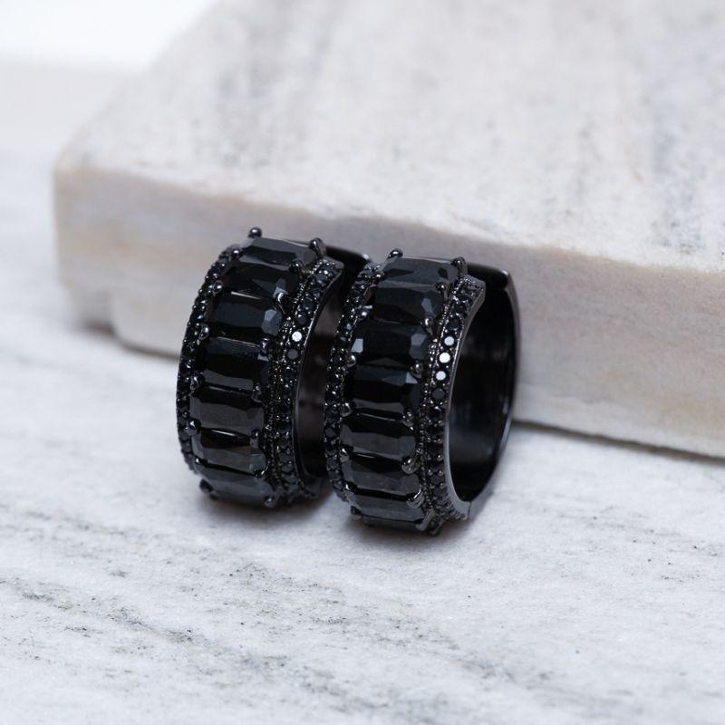 BRINCO ARGOLA COM PEDRAS NEGRAS BANHO RÓDIO NEGRO