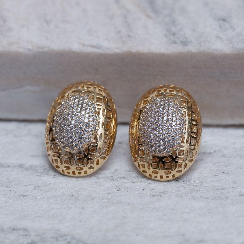 BRINCO OVAL CRAVEJADO BANHO OURO 18K