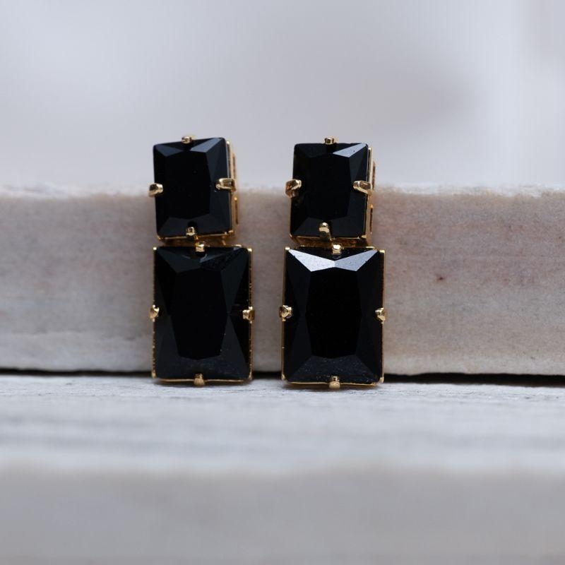 BRINCO QUADRADO DUPLO PEDRA NEGRA BANHO OURO 18K