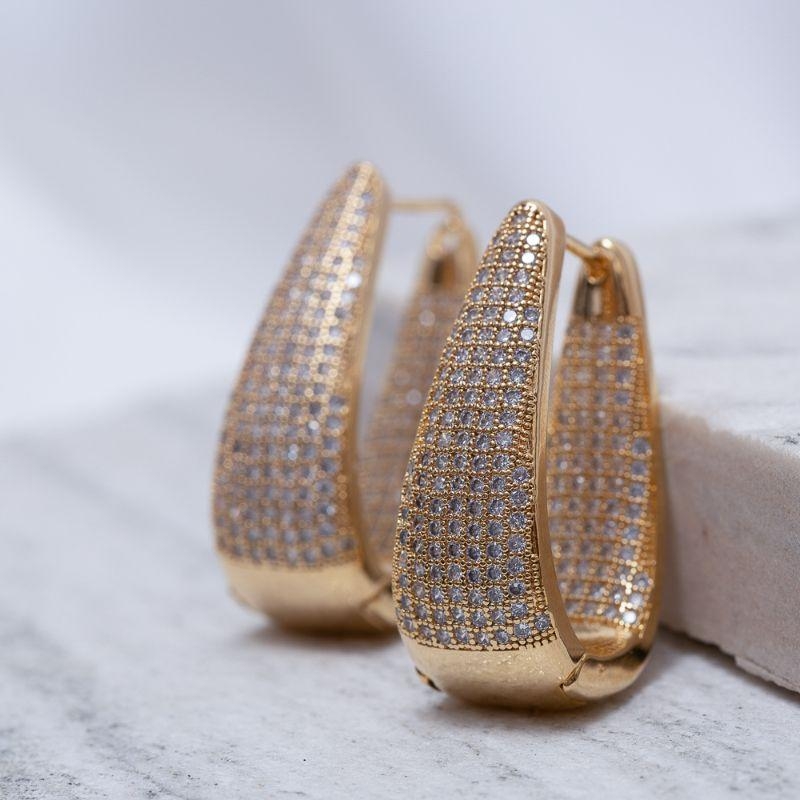 BRINCO ARGOLA GRANDE ELEGANTE CRAVEJADA BANHO OURO 18K