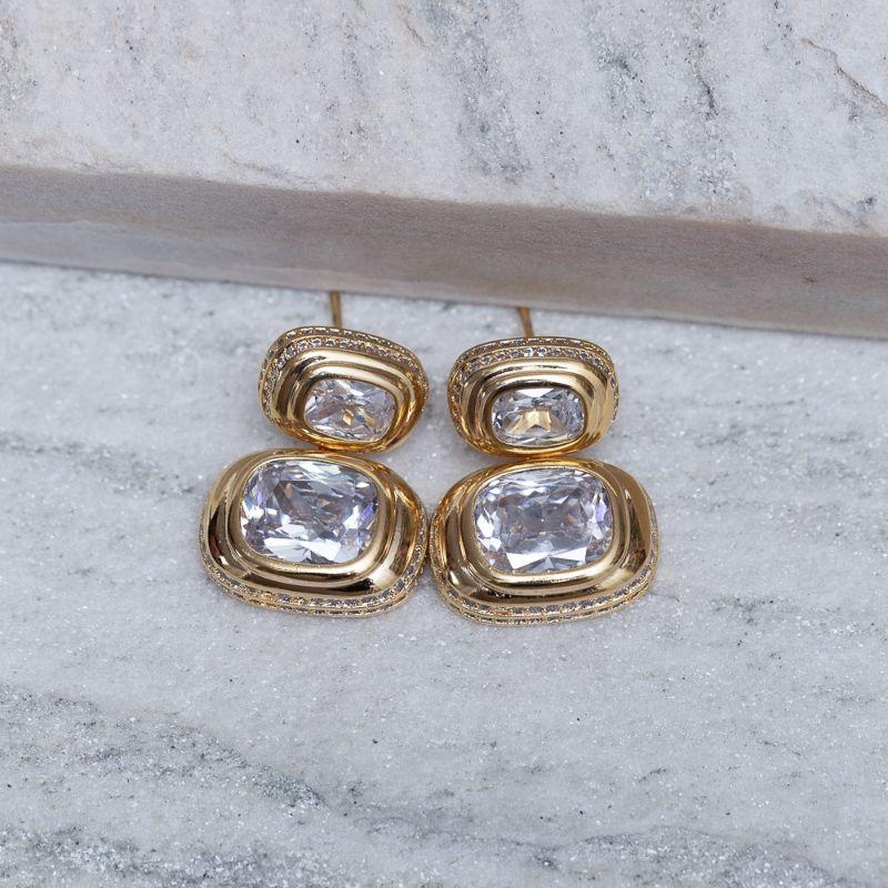 BRINCO CRAVEJADO COM E PEDRA CRISTAL BANHO OURO 18K